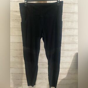 Athleta leggings‎ with pockets & mesh detailing